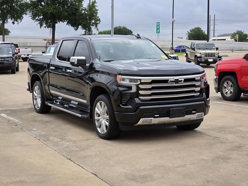 Used 2025 Chevrolet Silverado 1500 High Country w/ High Country Premium Package AWD/4WD image 6