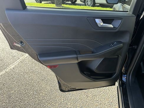 Used 2022 Ford Escape Titanium w/ Class II Trailer Tow Package image 16