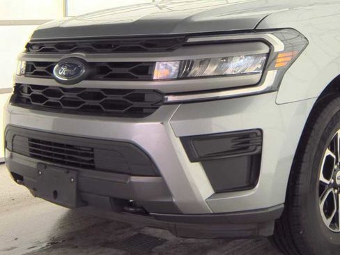 Used 2023 Ford Expedition Max XLT image 28
