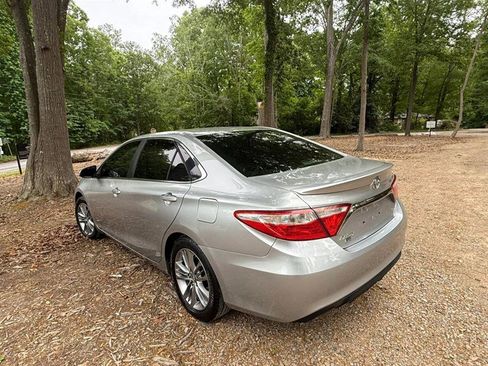 Used 2015 Toyota Camry SE FWD image 13