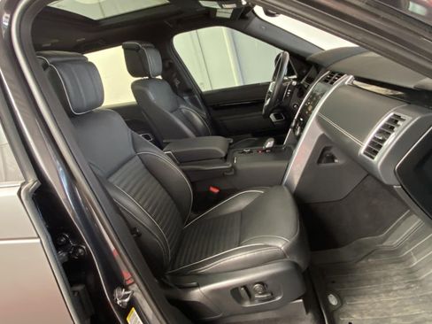 Used 2021 Land Rover Discovery HSE R-Dynamic AWD/4WD image 9