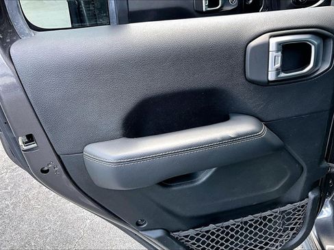Used 2020 Jeep Wrangler Unlimited Sahara AWD/4WD image 12