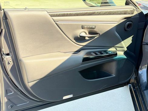 Used 2023 Lexus ES 250 w/ Premium Package image 13