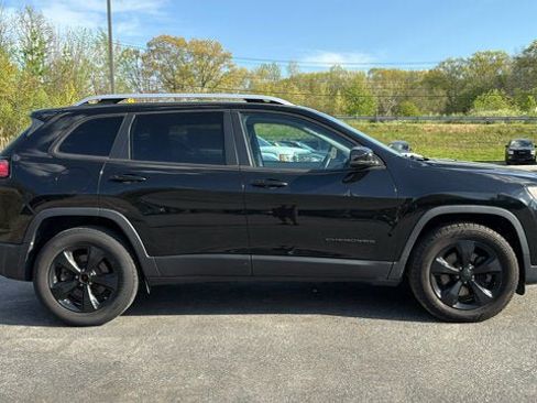 Used 2019 Jeep Cherokee Limited w/ Trailer Tow Group AWD/4WD image 5