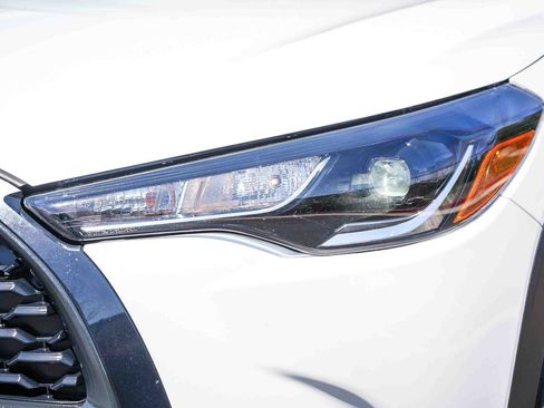 Certified 2024 Toyota Corolla Cross LE w/ Moonroof Package FWD image 5