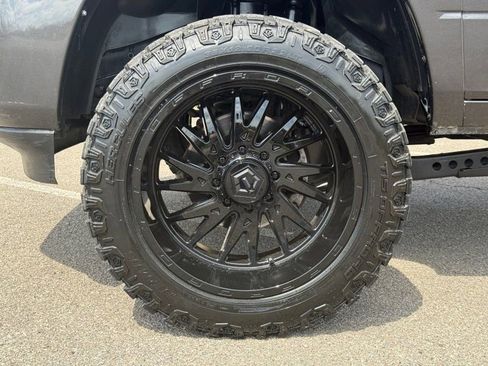 Used 2024 RAM 2500 Laramie AWD/4WD image 9