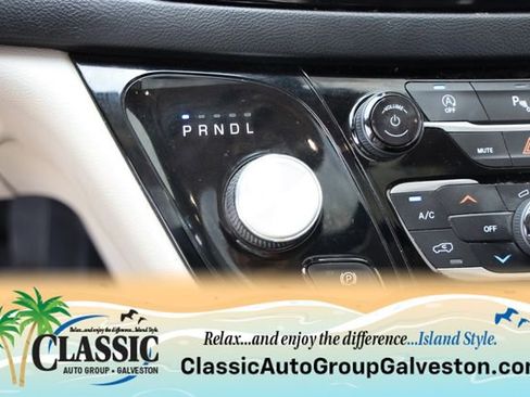 Used 2019 Chrysler Pacifica Touring-L Plus FWD image 26