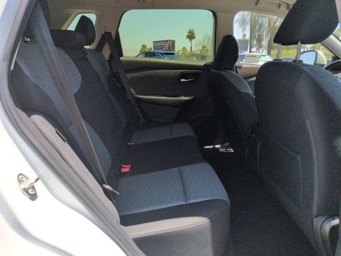 Used 2023 Nissan Rogue SV AWD/4WD image 16