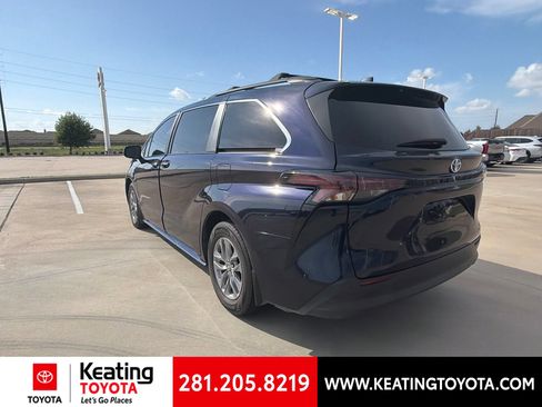 Used 2024 Toyota Sienna XLE FWD image 5