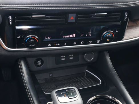 Used 2025 Nissan Rogue Platinum FWD image 25