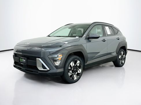 Used 2025 Hyundai Kona SEL AWD/4WD image 3