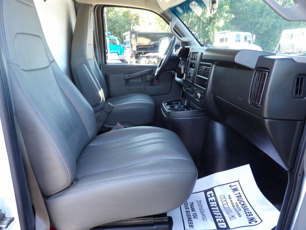 Used 2022 GMC Savana 3500 Extended w/ Power Convenience Package RWD image 27