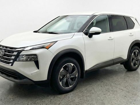 Used 2025 Nissan Rogue SV image 3