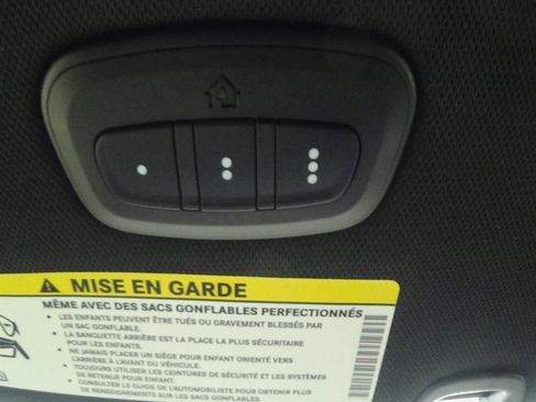 Certified 2025 Chrysler Pacifica Select FWD image 30