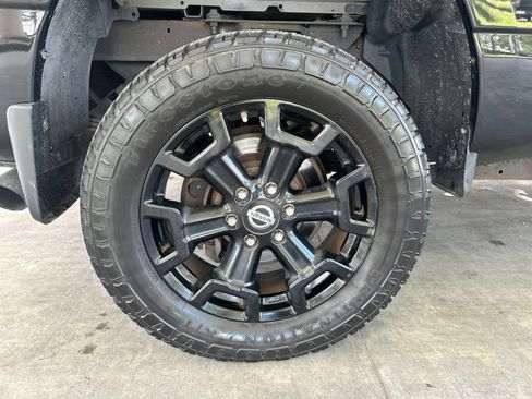 Used 2018 Nissan Titan SV w/ SV Convenience Package AWD/4WD image 24