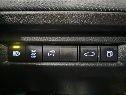 Used 2025 Toyota Camry SE image 19