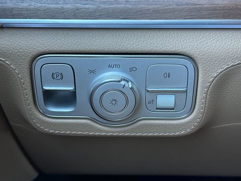 New 2026 Mercedes-Benz GLS 580 4MATIC image 32