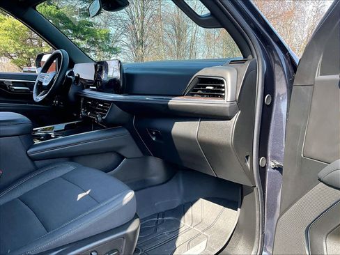 Used 2025 Chevrolet Tahoe LS image 13