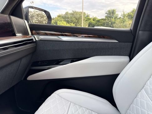 New 2026 Cadillac Escalade Platinum Sport w/ LPO, ONYX Package AWD/4WD image 23