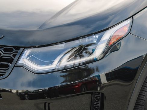 Used 2022 Land Rover Discovery Sport SE image 5