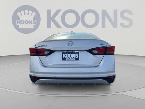 Used 2024 Nissan Altima 2.5 SV FWD image 5