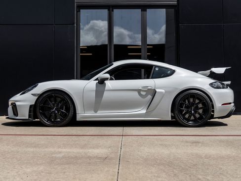 Used 2020 Porsche 718 Cayman GT4 RWD image 2