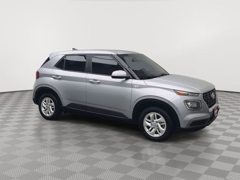 Used 2021 Hyundai Venue SE FWD image 29