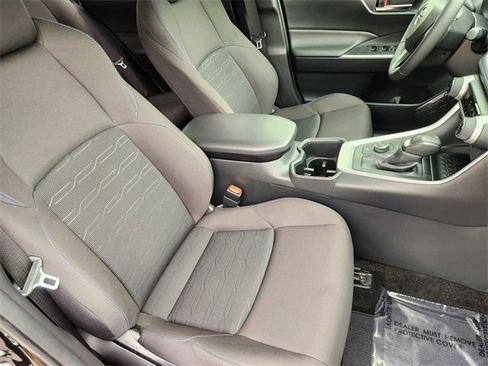 Used 2024 Toyota RAV4 SE image 10