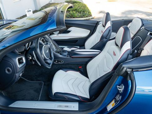 Used 2022 Aston Martin DBS Superleggera Volante RWD image 19