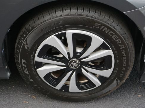 Used 2017 Toyota Prius Prime Advanced FWD image 12