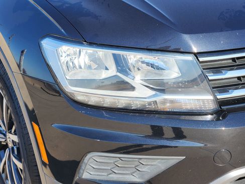 Used 2020 Volkswagen Tiguan SE w/ Panoramic Sunroof Package image 10