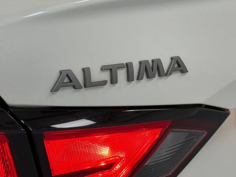 Used 2024 Nissan Altima 2.5 SR w/ SR Premium Package image 7