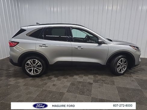 Used 2022 Ford Escape SEL w/ Technology Package image 2