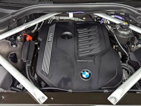 Used 2022 BMW X7 xDrive40i w/ M Sport Package AWD/4WD image 35