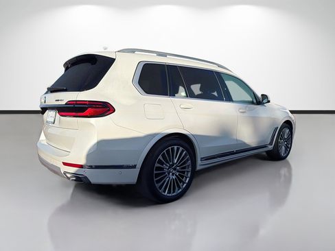 Used 2024 BMW X7 xDrive40i AWD/4WD image 3