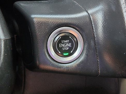 Used 2022 Chevrolet Suburban LT RWD image 16