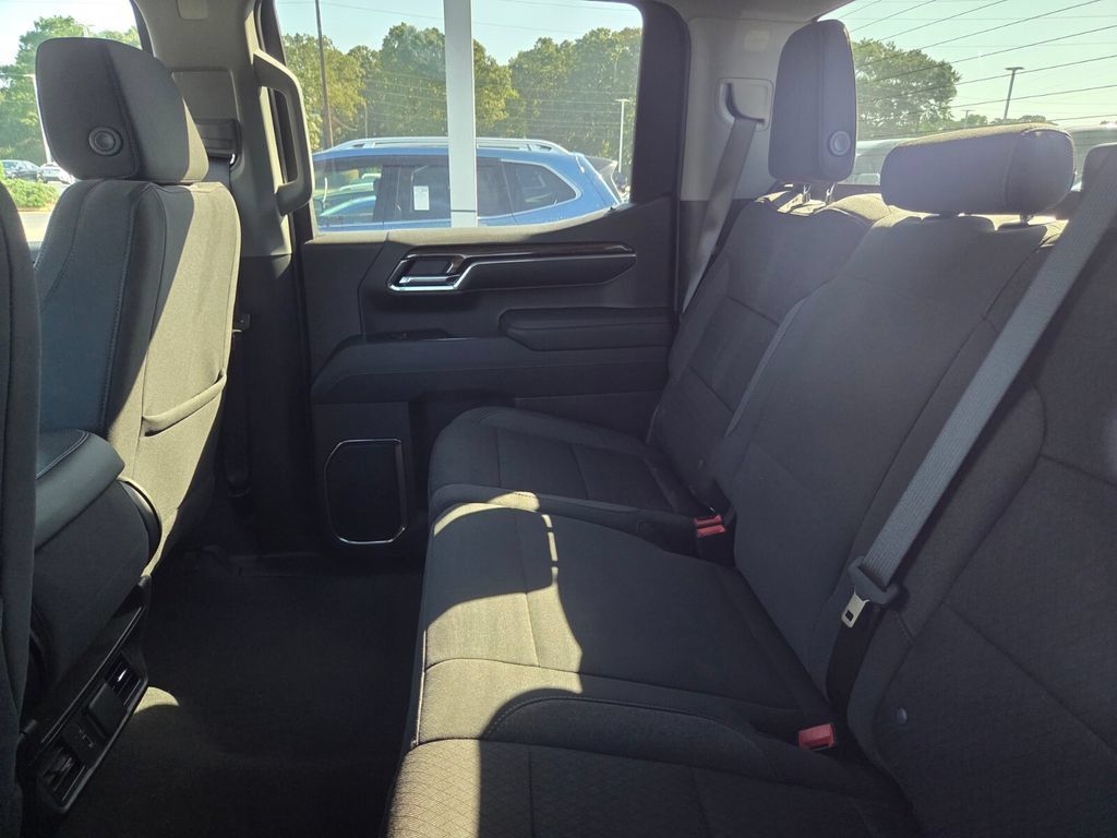 Used 2024 Chevrolet Silverado 1500 LT AWD/4WD image 6