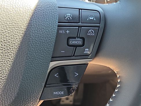 Used 2025 Toyota Camry SE w/ Convenience Package FWD image 22