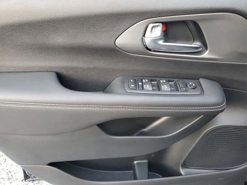 New 2026 Chrysler Voyager LX image 15