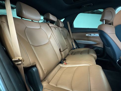 Used 2022 Genesis GV70 2.5T w/ Advanced Package image 36