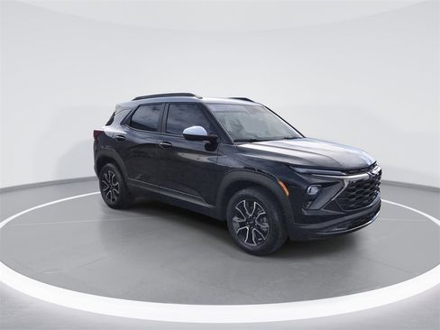 Used 2024 Chevrolet TrailBlazer ACTIV image 2