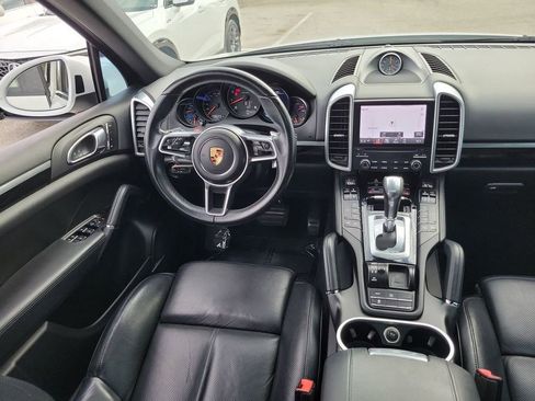 Used 2018 Porsche Cayenne Platinum Edition image 7