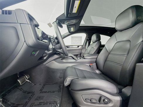 New 2025 Porsche Cayenne S image 5