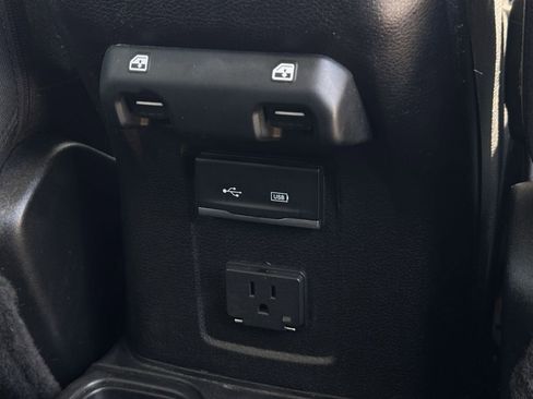 Used 2018 Jeep Wrangler Unlimited Sahara image 28