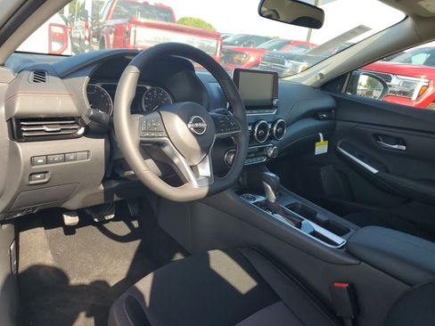 New 2025 Nissan Sentra SR w/ Midnight Edition image 10