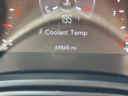 Used 2022 Dodge Challenger SXT RWD image 16