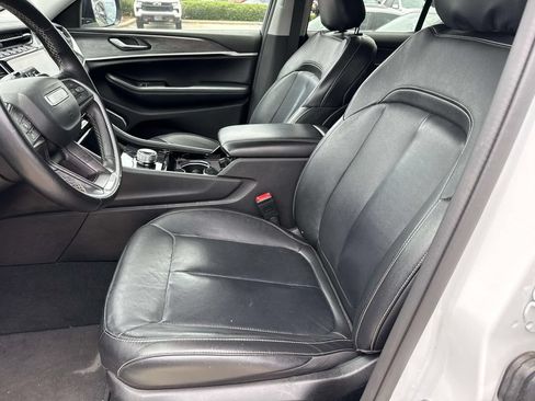 Used 2022 Jeep Grand Cherokee Limited RWD image 16