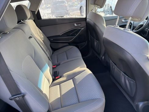 Used 2017 Hyundai Santa Fe SE image 22