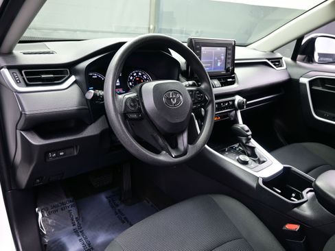 Used 2022 Toyota RAV4 LE AWD/4WD image 12