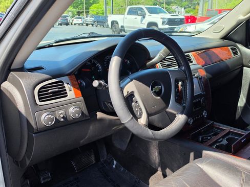 Used 2012 Chevrolet Avalanche LTZ AWD/4WD image 7
